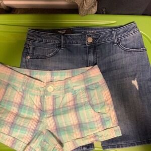 Lot of two women‎ shorts. Simply veravera Wang /size4 Maurices-3/4
